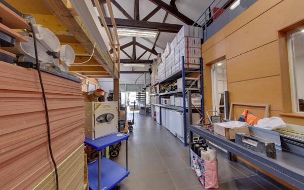 Maison à vendre    2 pièces • 260 m2 Le Blanc-Mesnil