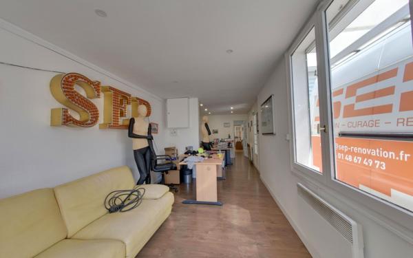 Maison à vendre    2 pièces • 260 m2 Le Blanc-Mesnil