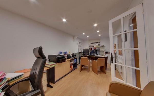 Maison à vendre    2 pièces • 260 m2 Le Blanc-Mesnil