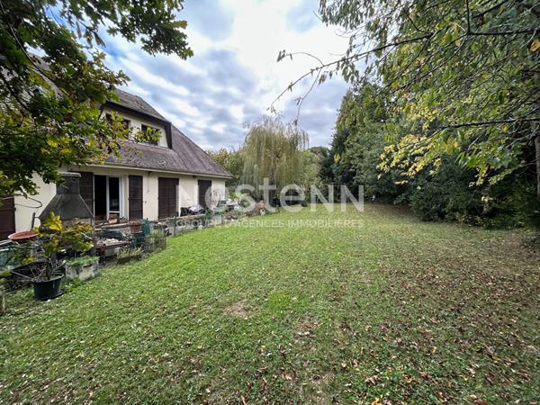 A vendre maison Elancourt 7 pièces 160 m2 sur un terrain de 1544m²