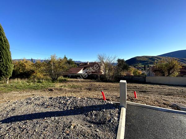 A vendre terrain viabilisé de 613 m² à Sisteron
