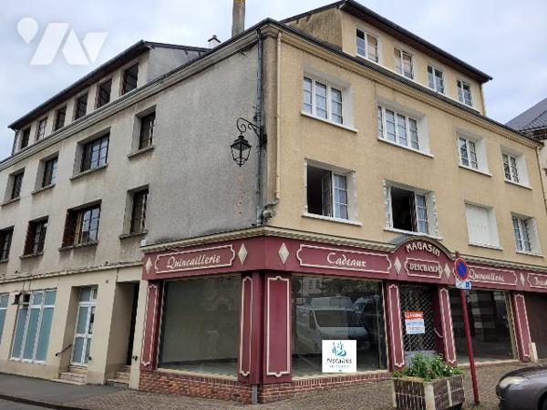 Immeuble avec local et logements