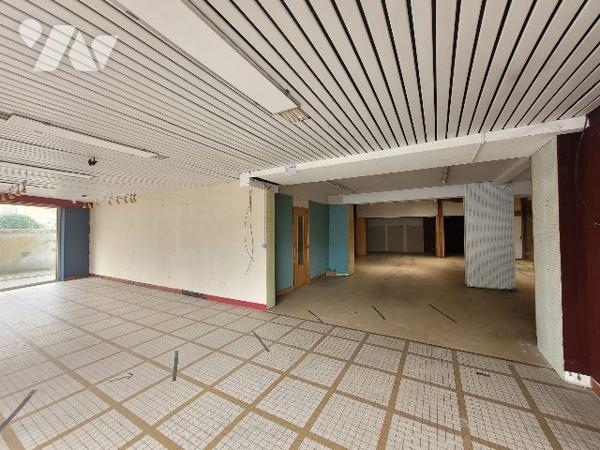 Immeuble avec local et logements