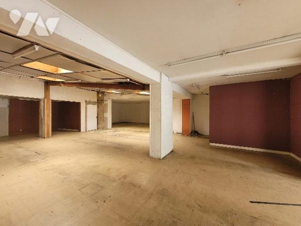 Immeuble avec local et logements