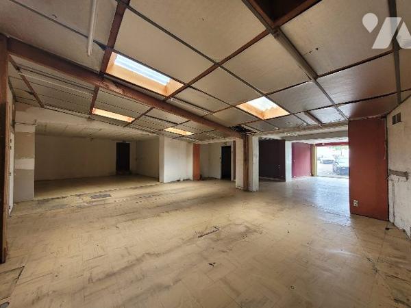 Immeuble avec local et logements