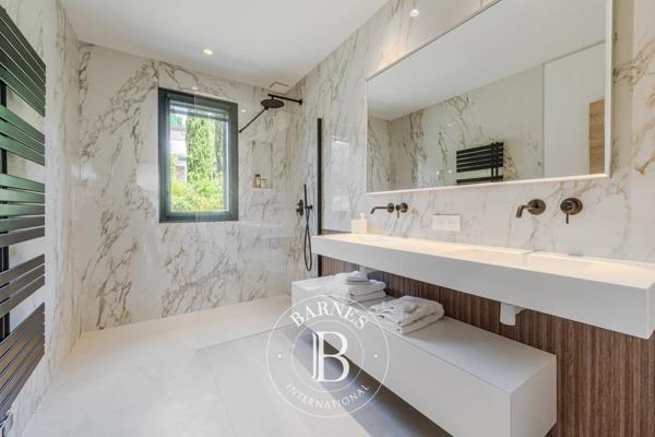 Aix-en-Provence, Maison de ville 6 Chambres -  310 m² à vendre
