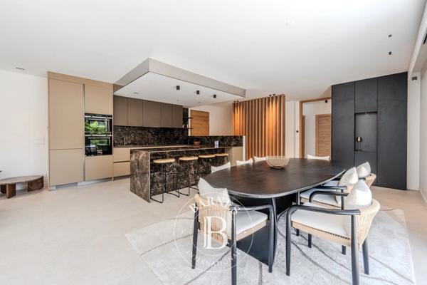 Aix-en-Provence, Maison de ville 6 Chambres -  310 m² à vendre