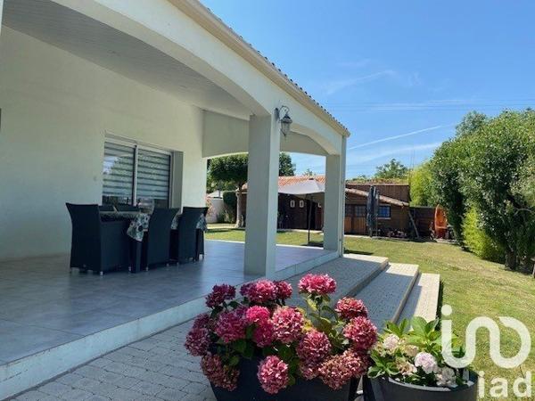 Maison 5 pièces de 128 m² à Champagné-les-Marais (85450)