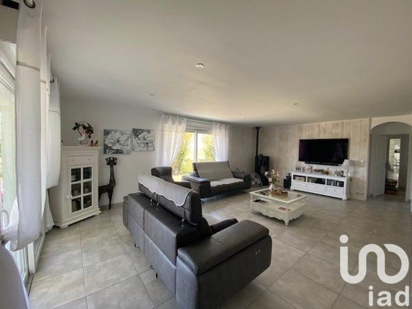 Maison 5 pièces de 128 m² à Champagné-les-Marais (85450)