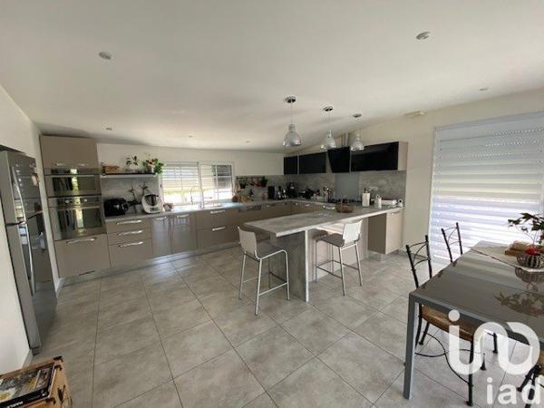 Maison 5 pièces de 128 m² à Champagné-les-Marais (85450)