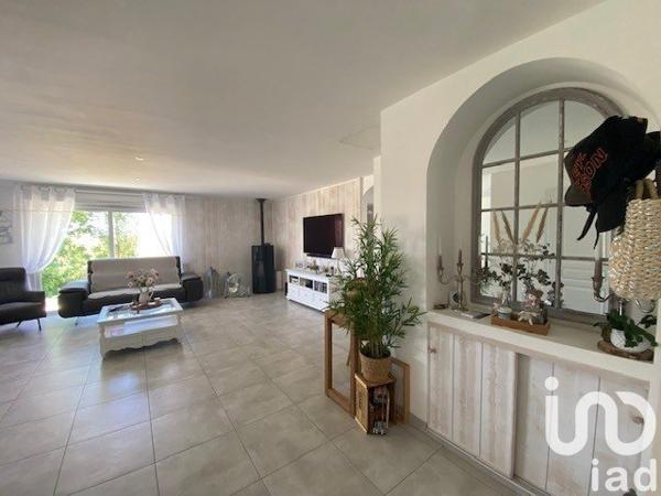 Maison 5 pièces de 128 m² à Champagné-les-Marais (85450)