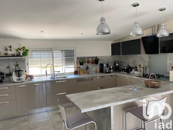 Maison 5 pièces de 128 m² à Champagné-les-Marais (85450)