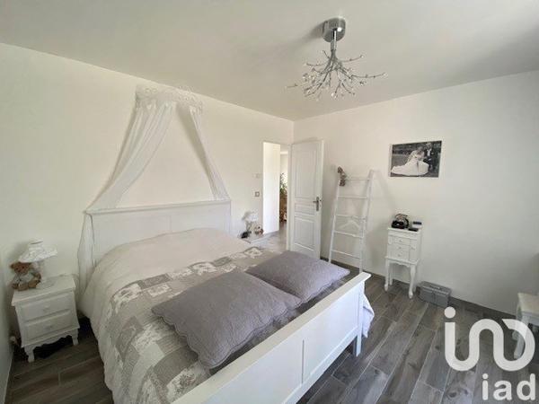 Maison 5 pièces de 128 m² à Champagné-les-Marais (85450)