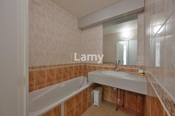 Parking + annexe + appartement