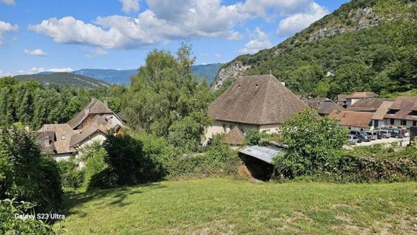 Écrin de verdure à Chanaz – Terrain constructible de 597 m²