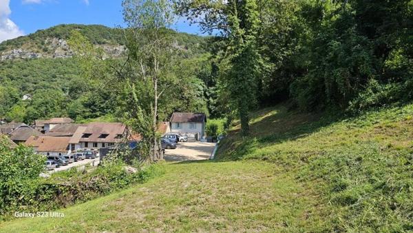 Écrin de verdure à Chanaz – Terrain constructible de 597 m²