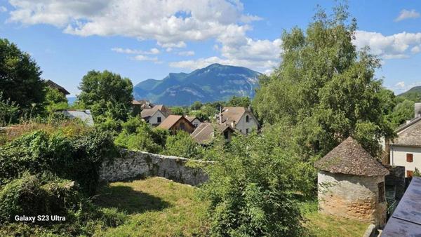 Écrin de verdure à Chanaz – Terrain constructible de 597 m²
