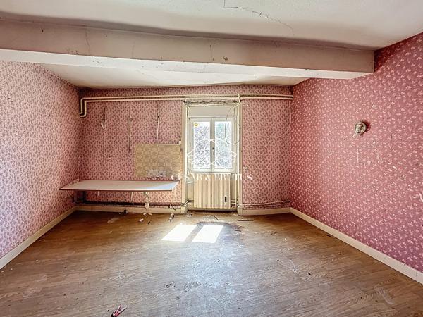 Potentiel exceptionnel de près de 1 000 m² – Axe Roanne / Paray-le-Monial
