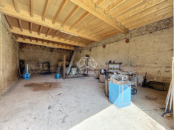 Potentiel exceptionnel de près de 1 000 m² – Axe Roanne / Paray-le-Monial