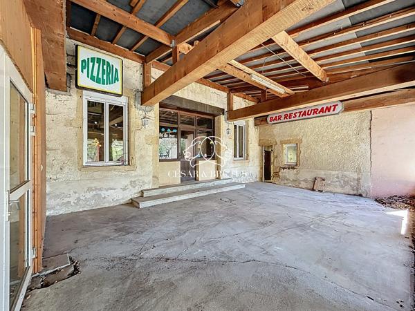 Potentiel exceptionnel de près de 1 000 m² – Axe Roanne / Paray-le-Monial