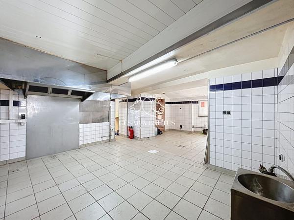 Potentiel exceptionnel de près de 1 000 m² – Axe Roanne / Paray-le-Monial