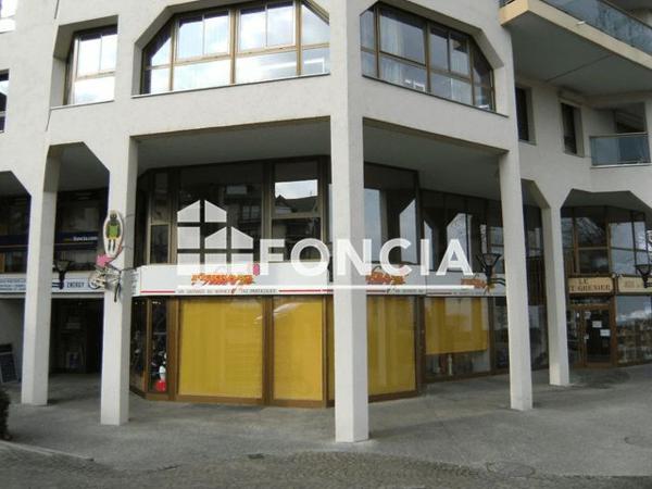 Location Local commercial 2 pièces 48.1 m² - 1-3-5 PLACE PORTE D'ALLINGES Evian Les Bains 74500