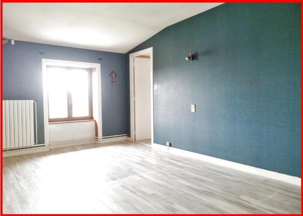 10 min de Balbigny : Corps de ferme - 230 m² hab - Dépendances - Piscine - 2,8 Ha de terrain !