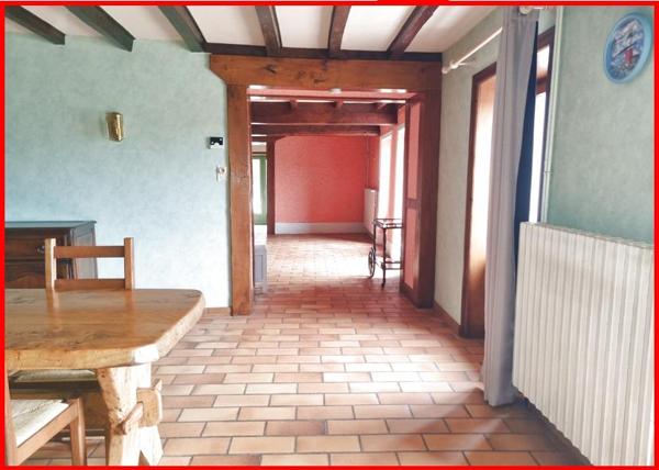 10 min de Balbigny : Corps de ferme - 230 m² hab - Dépendances - Piscine - 2,8 Ha de terrain !