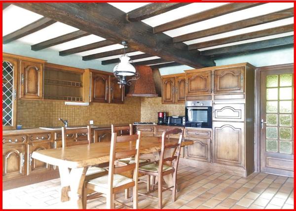 10 min de Balbigny : Corps de ferme - 230 m² hab - Dépendances - Piscine - 2,8 Ha de terrain !