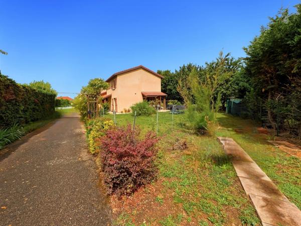 Maison 3 chambres  avec garage et grand jardin