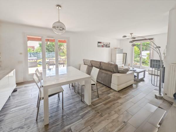Maison 3 chambres  avec garage et grand jardin