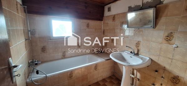 Ferme à rénover avec dépendances