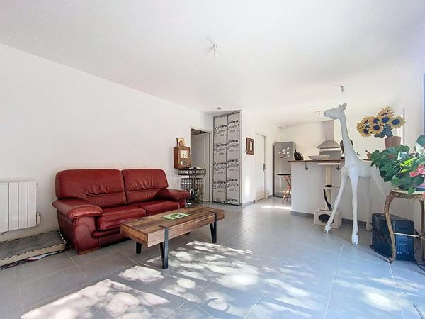 Maison Uchaux 3 pièce(s) 62m2 - terrain 1000m²