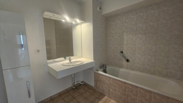 Saint-Étienne (42100) Bel appartement T3 dans copropriété de qualité au cœur du quartier Tréfilerie avec balcon et garage sécurisé