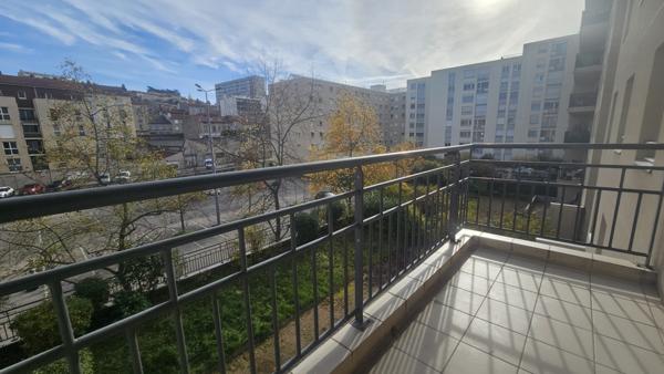 Saint-Étienne (42100) Bel appartement T3 dans copropriété de qualité au cœur du quartier Tréfilerie avec balcon et garage sécurisé