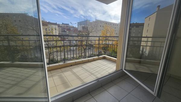 Saint-Étienne (42100) Bel appartement T3 dans copropriété de qualité au cœur du quartier Tréfilerie avec balcon et garage sécurisé
