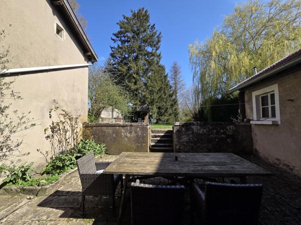 Thionville (57100) Charmante maison de village 6 pièces 180 m² avec grange et ateliers