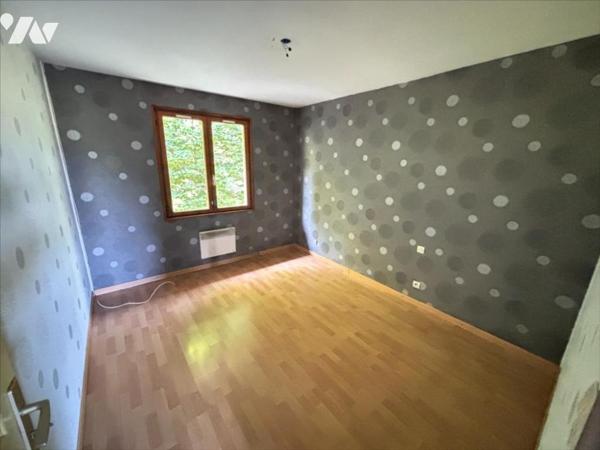 Maison 4 pièces (environ 85 m² habitables) située en impasse et à proximité du centre-ville