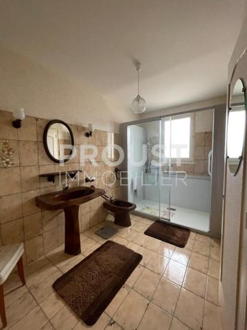 Exclusivité, quartier st liguaire, plain-pied de 85 m² environ avec garage et jardin.