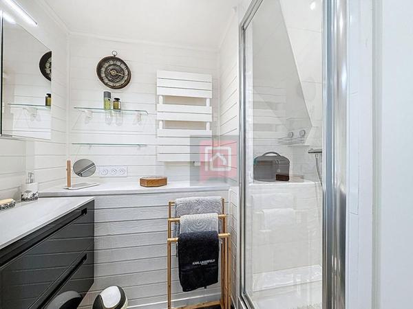 Aux portes de Honfleur avec vue sur le pont de Normandie