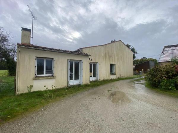 LA CHAPELLE ACHARD 85150 AVEC VUE IMPRENABLE ADORABLE FERMETTE 3 CHAMBRES A RAFRAICHIR AVEC GRANGE