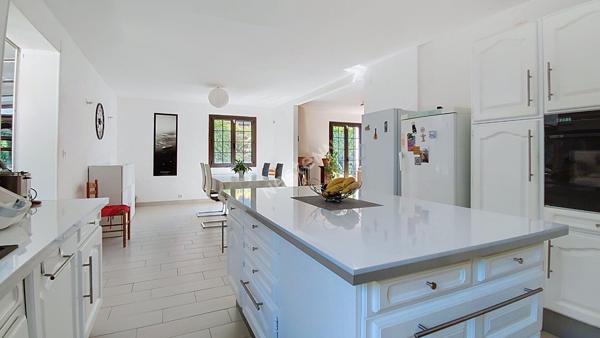 SAINT-HERBLAIN - LA BOUVARDIÈRE / Maison 6 pièces 4 chambres, garage, jardin