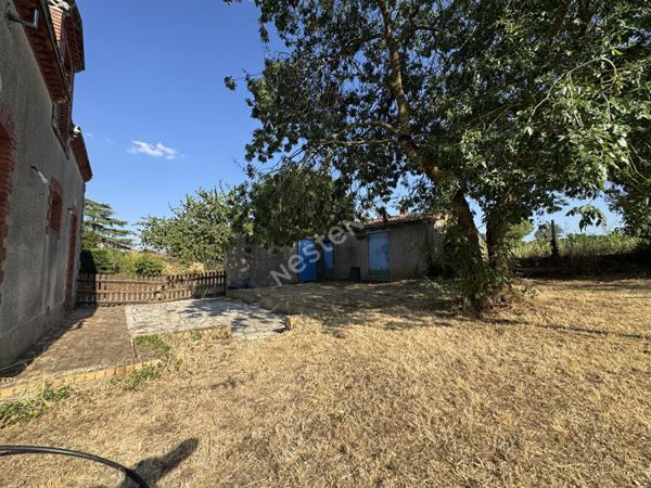 Maison familiale à vendre à Liré - 4 chambres, dépendances et jardin
