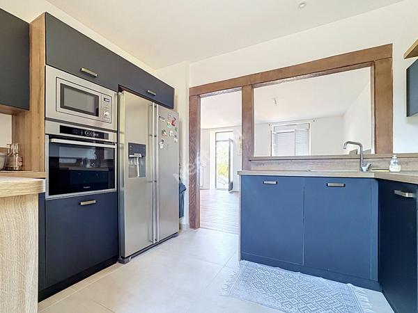 Maison familiale à vendre à Liré - 4 chambres, dépendances et jardin
