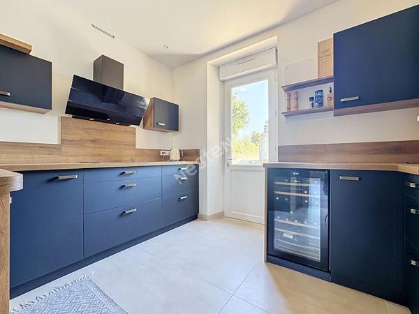 Maison familiale à vendre à Liré - 4 chambres, dépendances et jardin