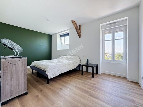 Maison familiale à vendre à Liré - 4 chambres, dépendances et jardin