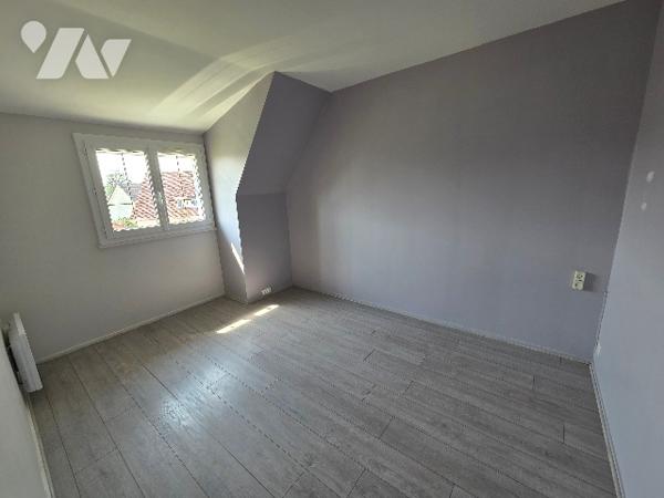 YVETOT, PAVILLON d'~ 97 m² sur un terrain d'~ 440 m², 3 chambres, un garage, un sous-sol