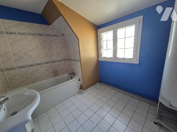 YVETOT, PAVILLON d'~ 97 m² sur un terrain d'~ 440 m², 3 chambres, un garage, un sous-sol