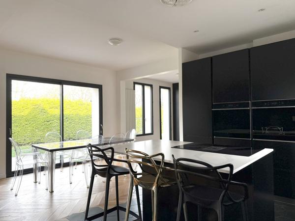 Médan (78670) Maison rénovée, 4 chambres - Terrain 881m² - Garage