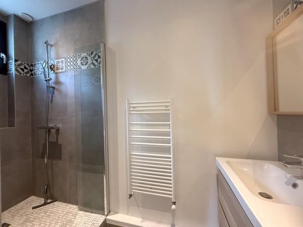 Médan (78670) Maison rénovée, 4 chambres - Terrain 881m² - Garage